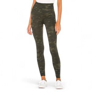 Spanx Look At Me Now Seamless Black Camo Leggings